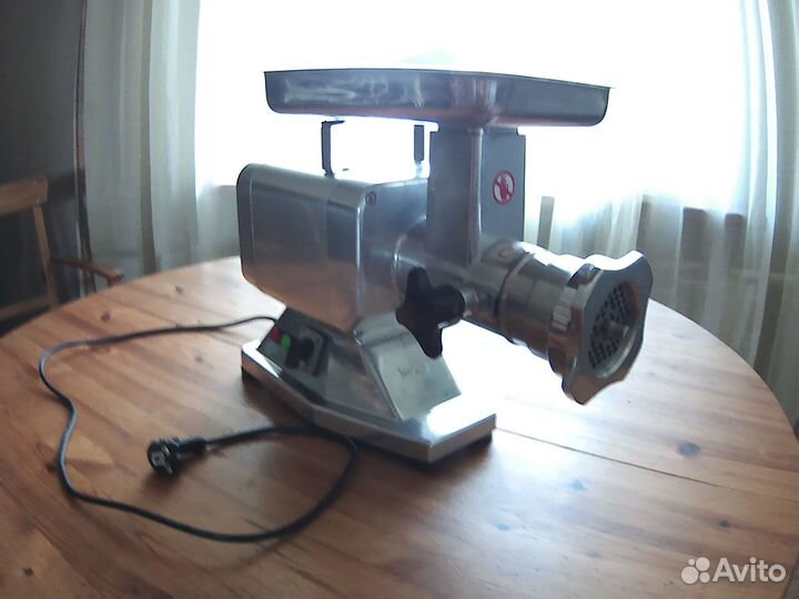 Мясорубка электрическая Starfood HM-22A