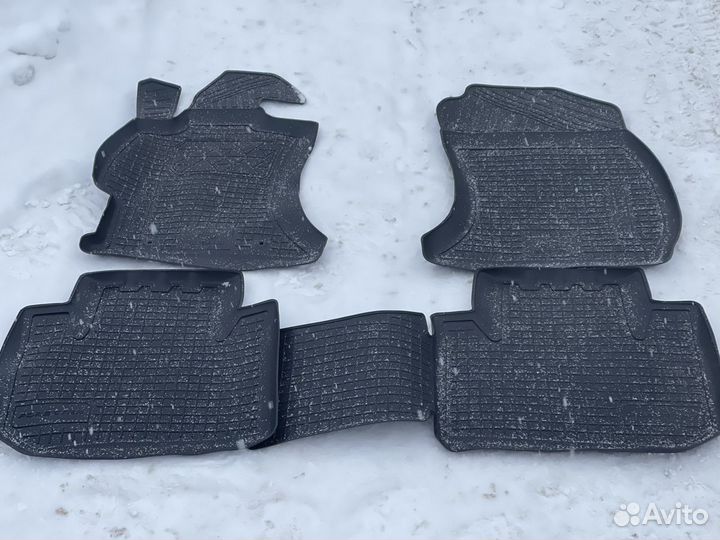 Автомобильные коврики на Субару Форестер