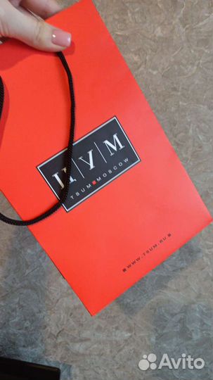 Подарочный картонный пакет цум