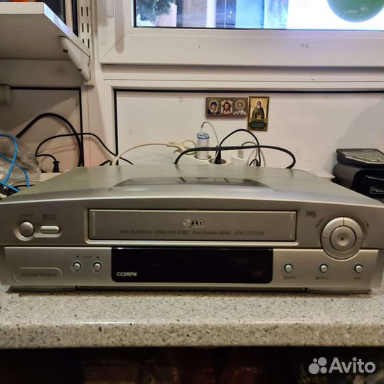 Видеомагнитофон LG cc290tw