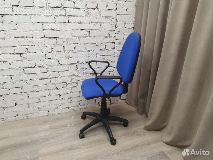 Компьютерное кресло офисное на колесах бу