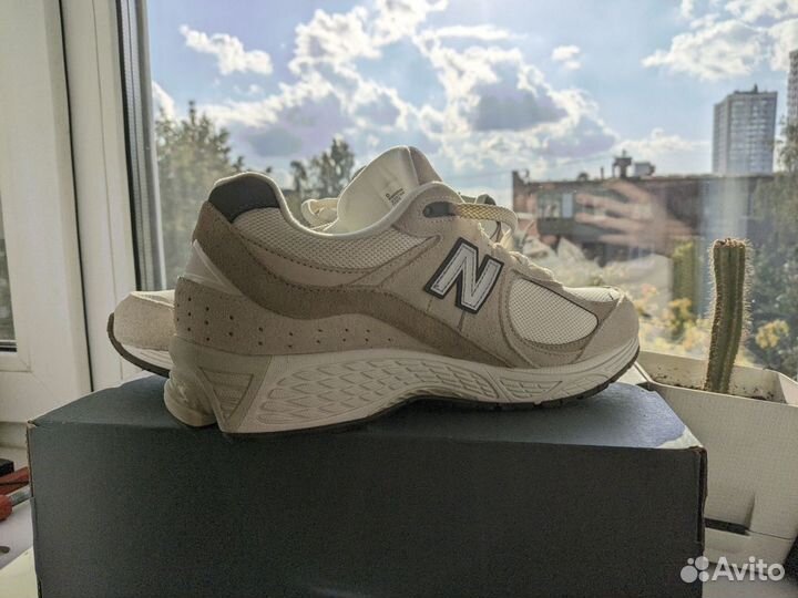 New balance 2002r 10us оригинал бежевые