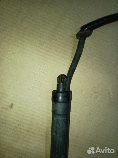 Амортизатор крышки багажника Lexus RX IV