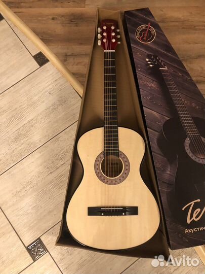 Акустическая гитара новая в коробке 7/8
