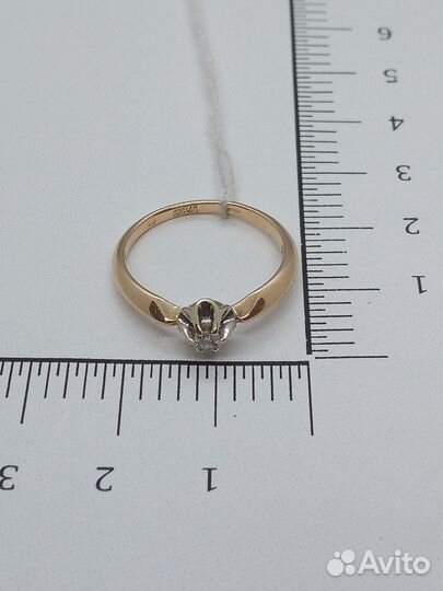 Кольцо с природным камнем Золото