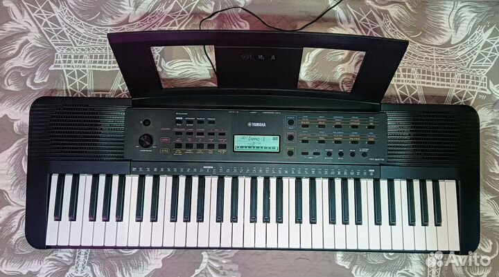 Синтезатор Yamaha psr e273