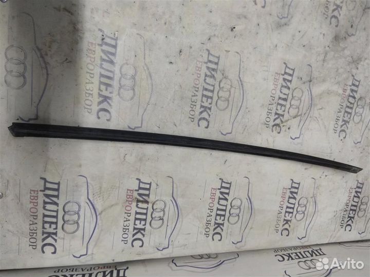 Молдинг лобового стекла правый Audi A5 /S5 Coupe