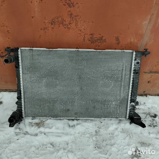 Радиатор охлаждения Audi A4B8 Q5