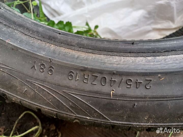 Kumho 975 245/40 R19