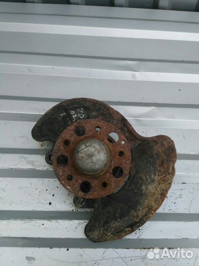 Поворотный кулак передний правый Mercedes W203 200