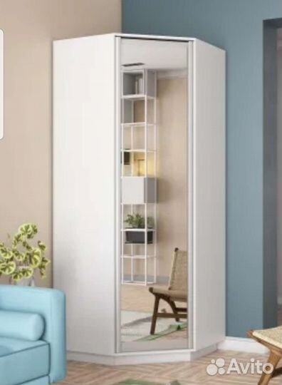 Угловой шкаф с зеркалом,новый