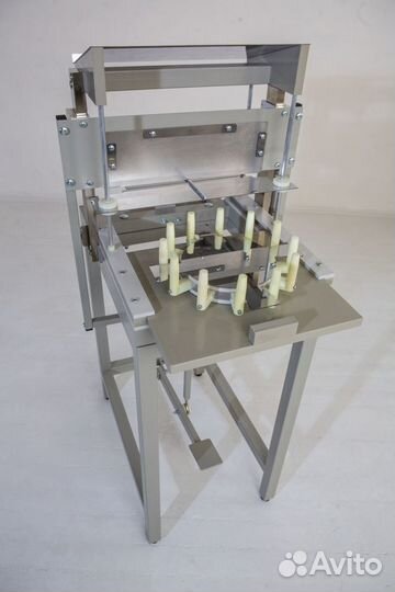 Аппарат для нарезки тортов (торторезка). В наличии