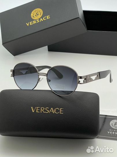 Солнцезащитные очки versace