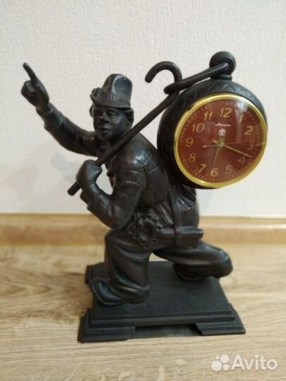 Чугунные часы Хранитель времени