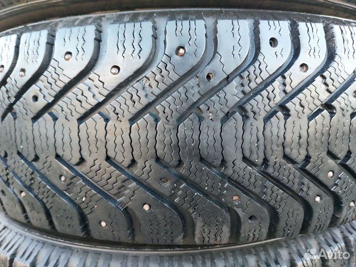 Goodyear UltraGrip 500 215/70 R16 100T