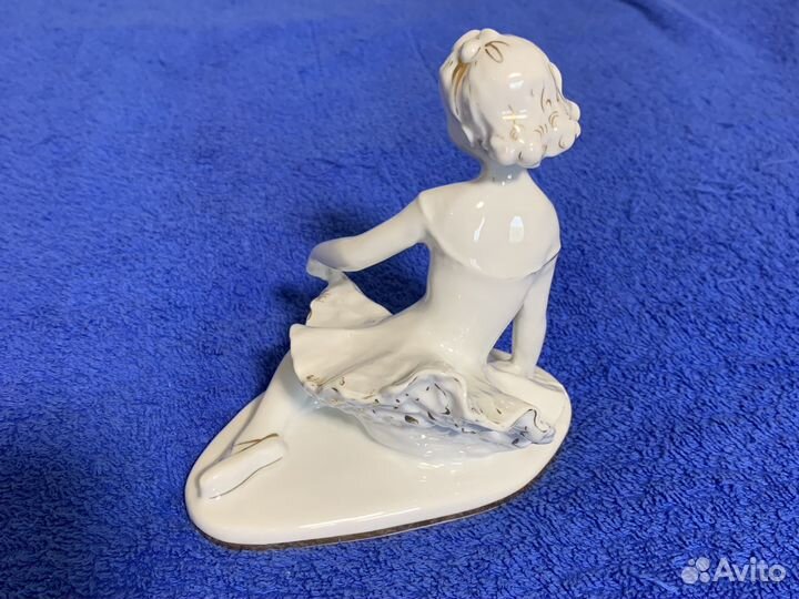 Статуэтка юная балерина