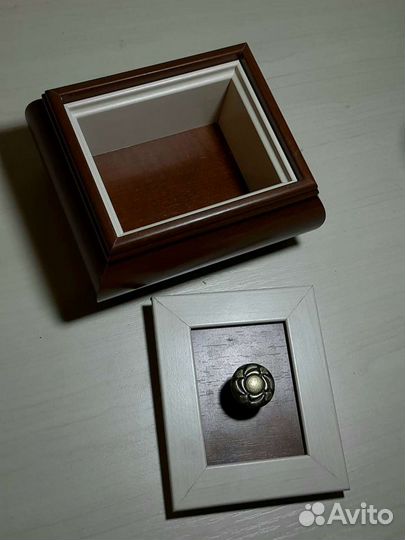 Небольшая шкатулка