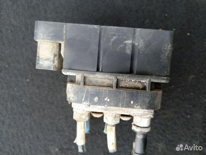 Блок клапанов пневмоподвески Jeep Grand Cherokee 4