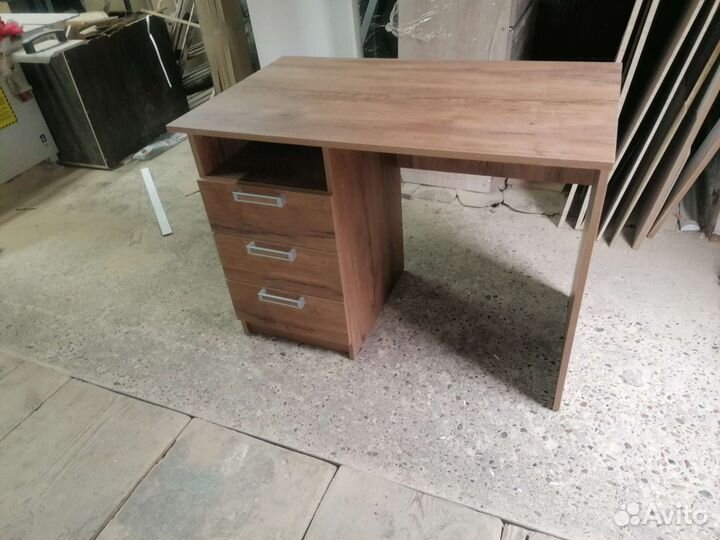 Детский письменный стол