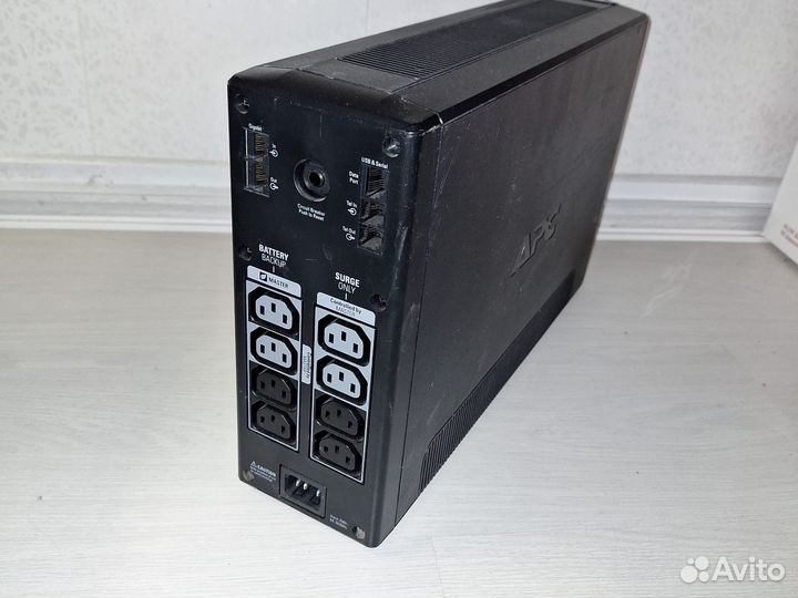 Источник бесперебойного питания apc