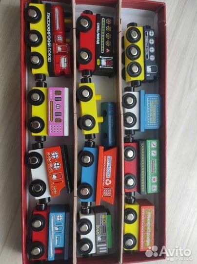 Игрушка паровозик с вагонами