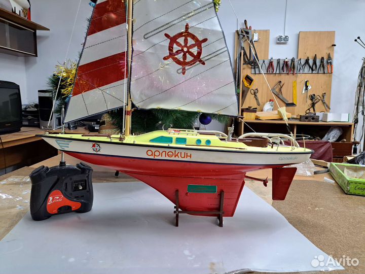 Модель парусной яхты