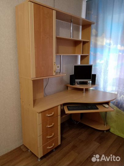 Компьютерный стол