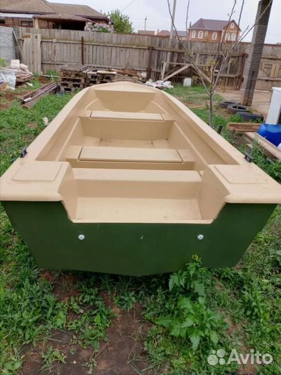 Лодка стеклопластиковая 520