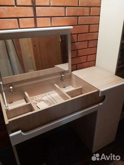 Туалетный столик с зеркалом бу