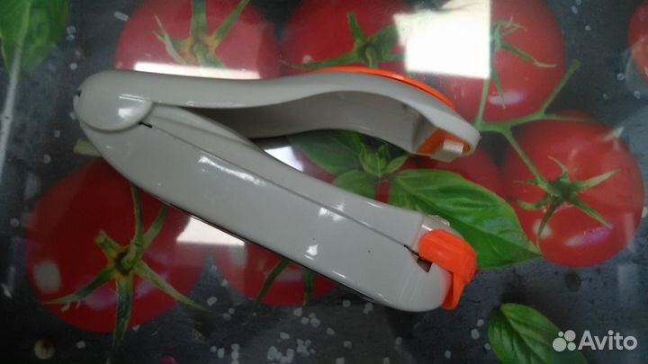 Прибор для запевания целлофановых пакетов