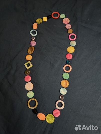 Бусы из крашеных кораллов