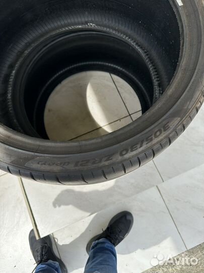 Pirelli P Zero 305/30 R21