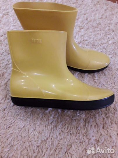 Женские резиновые сапоги