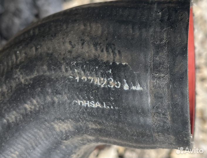 Патрубок интеркулера Volvo XC70II