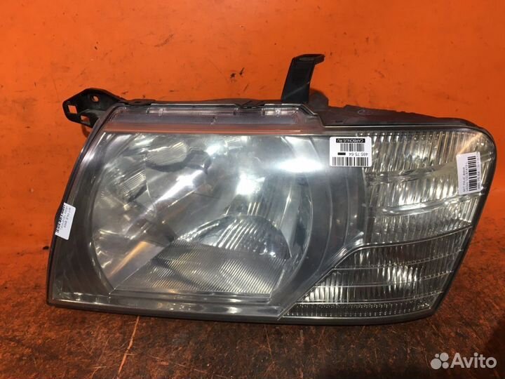 Фары Mitsubishi Pajero V63W