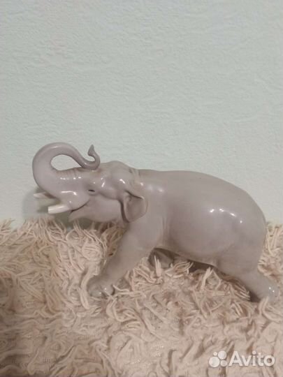 Фарфоровый слон