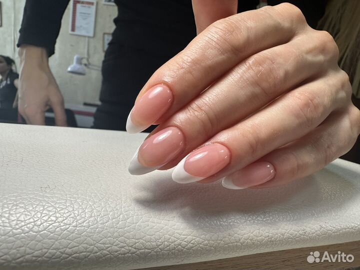 Мастер маникюра и педикюра наращивания ногтей