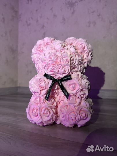 Декоративный мишка из роз