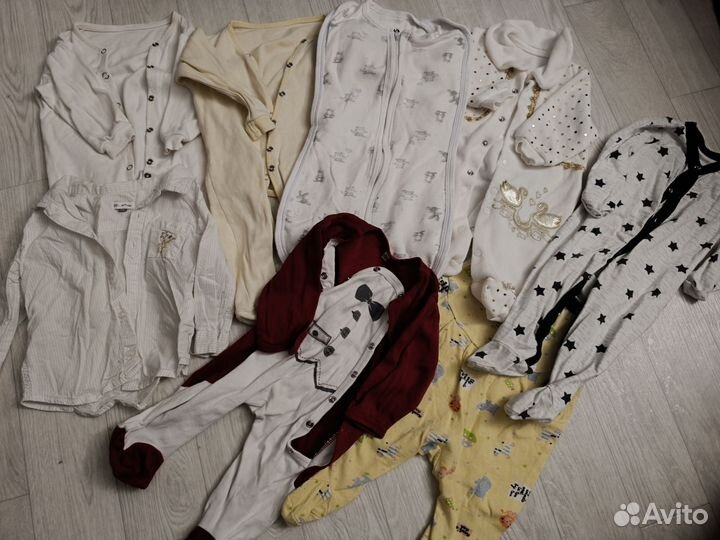 Детские вещи пакетом, бутылочки, молокоотсос