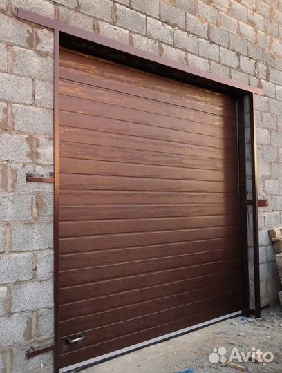 Установка секционных ворот