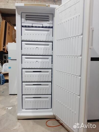 Шкаф морозильный Indesit No Frost 220 л