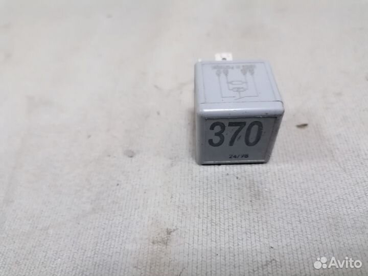 Реле 370 8В0951253 универсальное
