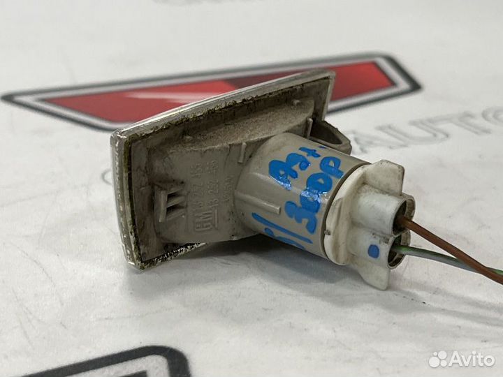 Повторитель в крыло Опель Астра Н