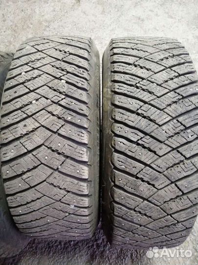 Goodyear Ultragrip Ice Arctic 215/60 R17