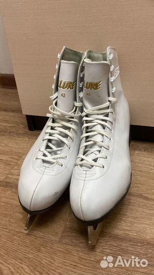 Женские фигурные коньки