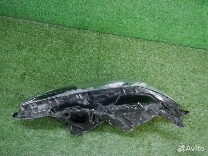 Фара левая Toyota Camry