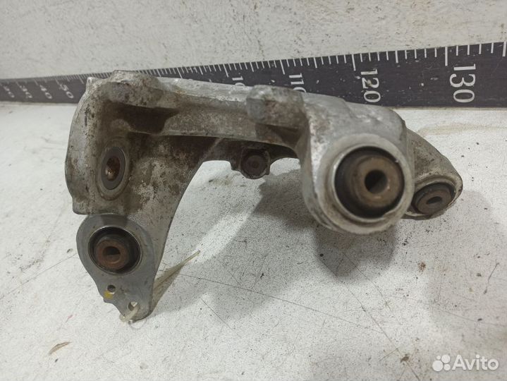 Кулак задний правый Хонда