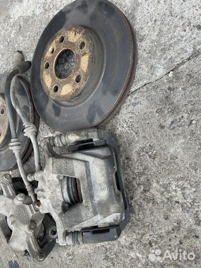 Передние суппорта диски на Шевроле Круз