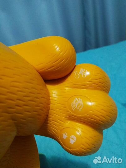 Кот Том рыжий и микрофон-караоке