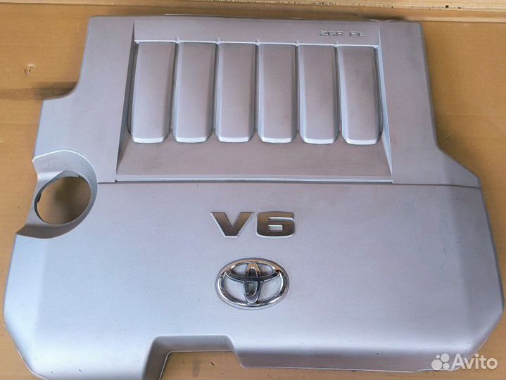 Крышка двигателя Toyota 2GR 11209-31031
